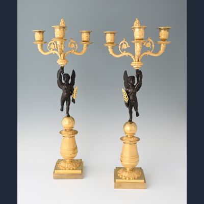 Un ensemble de bougeoirs Empire