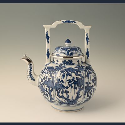 Een Grote Chinese porseleinen theepot