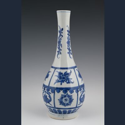 A Chinese porcelain vase