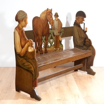 Een Hollands provinciaal polychroom beschilderd halbankje