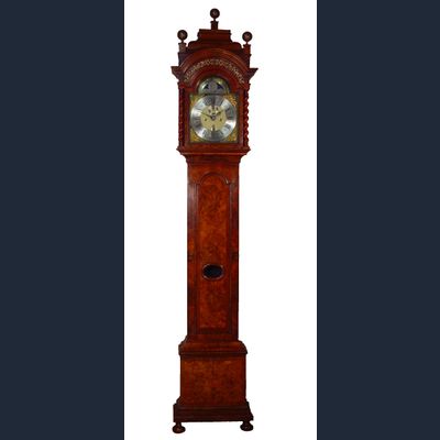 Een Hollandse wortelnoten staande klok met slagwerk en wekker Ed Brookes Amsterdam circa 1725