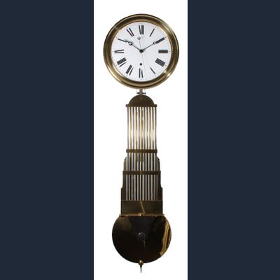 Een goede Franse 'Comtoise' ijzer en messing wandregulateur circa 1860