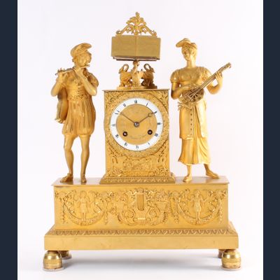 Een goede Franse Charles X vuurverguld bronzen figurale pendule, circa 1825.