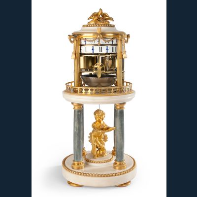 Een mooie Franse Lodewijk XVI marmeren 'cercles tournants' pendule met verguld bronzen monturen, door Barancourt, omstreeks 1780