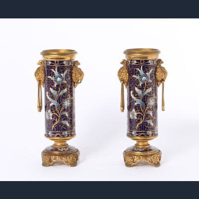 Een paar Franse verguld messing en cloisonné emaillen vaasjes in Orientale stijl, Susse Frères circa 1900.