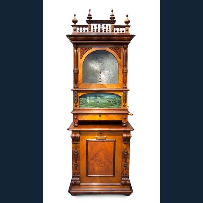 Een zeer zeldzame Duitse staande notenhouten en geanimeerde platenspeler, kalliope, omstreeks 1895