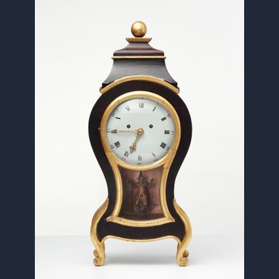 Neuchateloise animated bracket clock