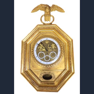 V12 Verguld houten Weense kalender wandklok met amor smidse mechaniek