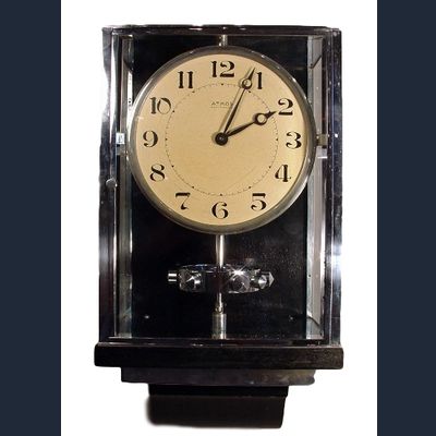 W28 Grote nikkelen Art Deco JL Reutter Drie-Glazen Atmos wandklok.