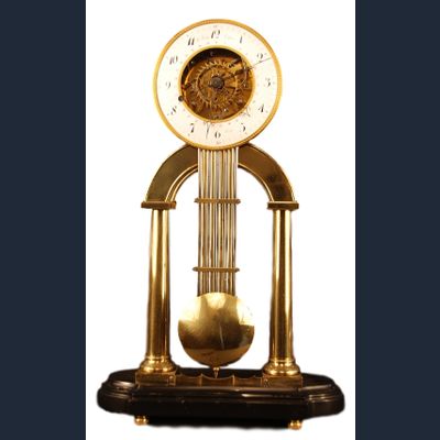 S01 Skeletklok met glazen stolp