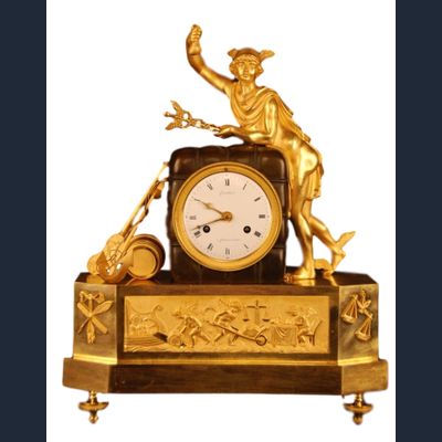 M73 French gilt bronze mantel clock, member of the 'Au bon Sauvage' familie, with a gilt statue of 'Mercury/Hermes'