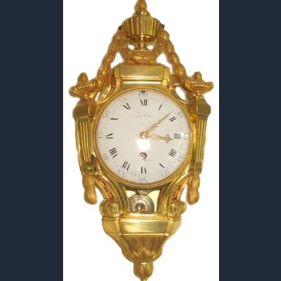 W24 Kleine Louis Seize cartelklok