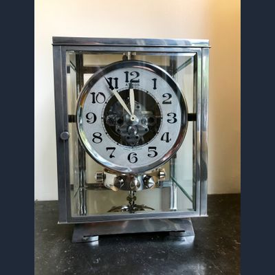 M233 nikkelen artdeco JL Reutter vier glazen Atmos klok, de grote Nikkelen vier glazen kast
