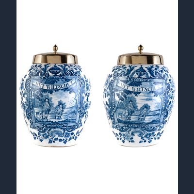 Set van Twee Blauw Witte Delftse Tabakspotten met opschrift 'Het Wiltschut'