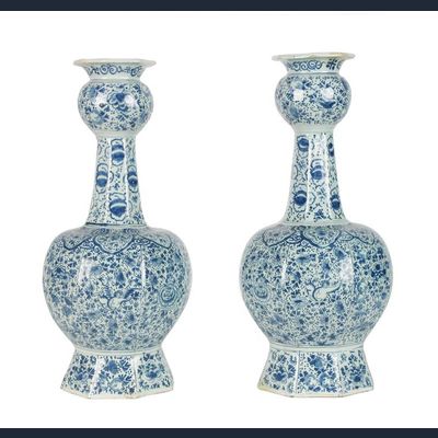 Een Paar Achtkantige Knobbelvazen in Delfts Aardewerk