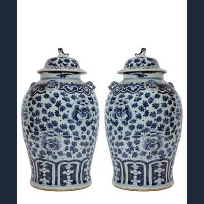 Een Paar Martavanen in BLauw-Wit Porselein