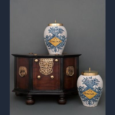 Een Nederlands Koloniale Teakhouten en Ebbenhouten Kist