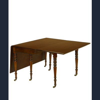 Een Uitklapbare Regency Tafel