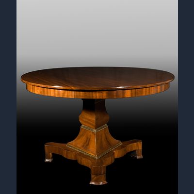 Een Mahoniehouten Ronde Tafel