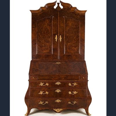 Een Louis XV Wortelnoten Topbureau