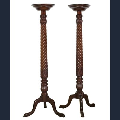 Een Paar Engelse Torchères