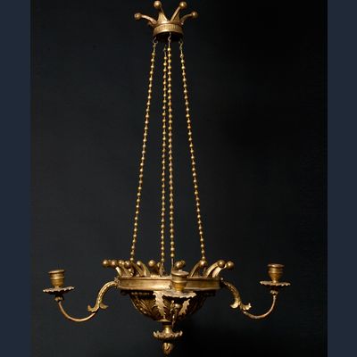 Een Vierarmig Weens Kroontje in Verguld Lindenhout 