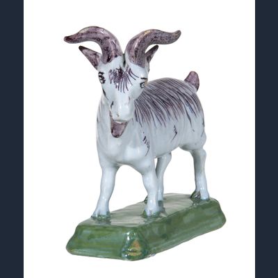 Staande Geit van Delfts Aardewerk