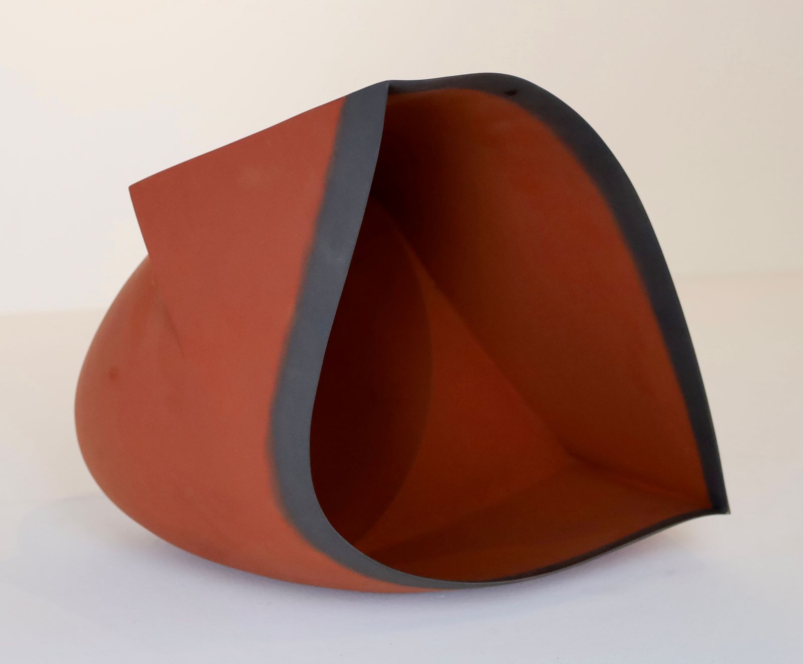 Wouter Dam, (1995), sculptural terracotta object with black edge, 1995