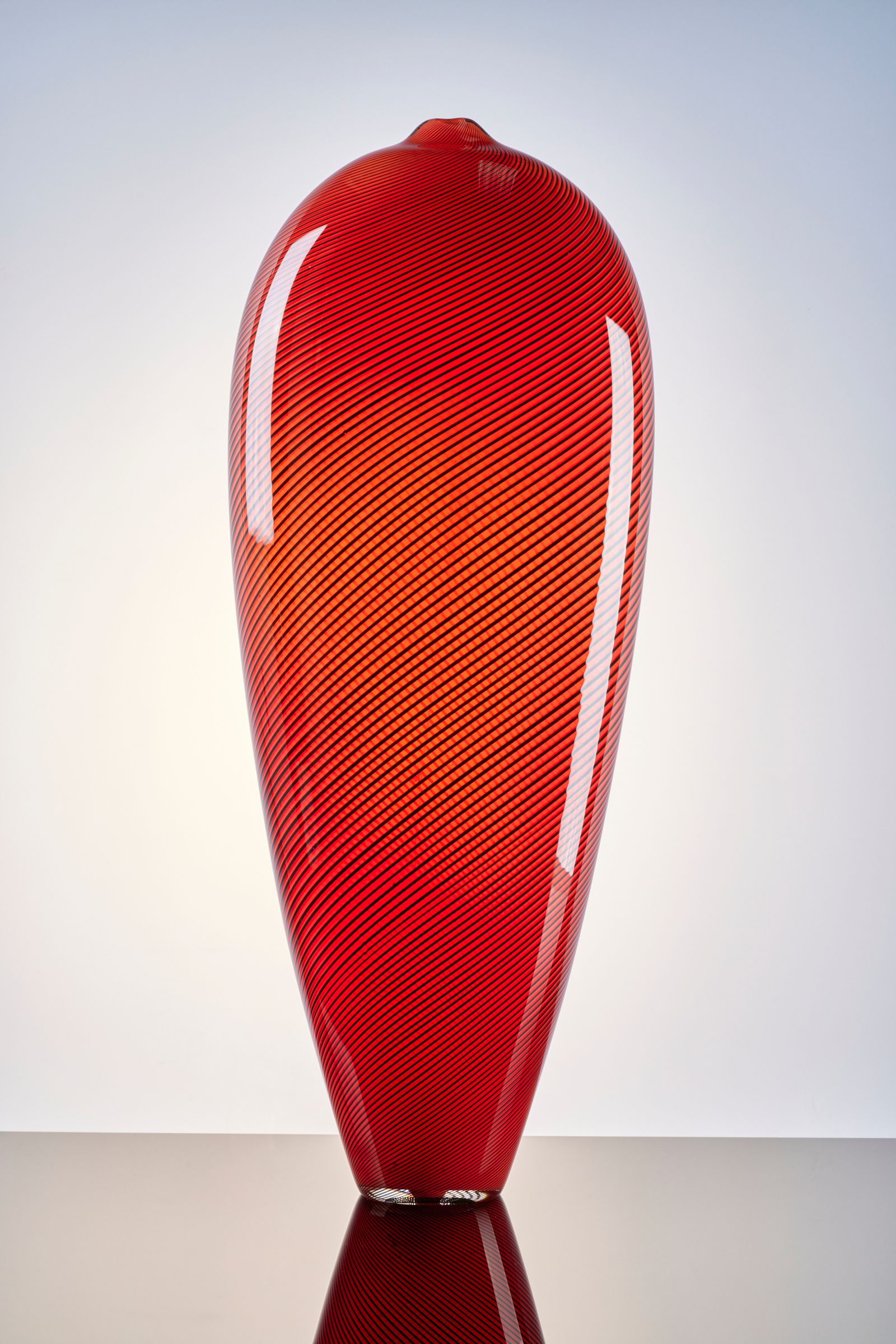 Lino Tagliapietra (Murano 1934), very large, red glass vase with black filligrano
