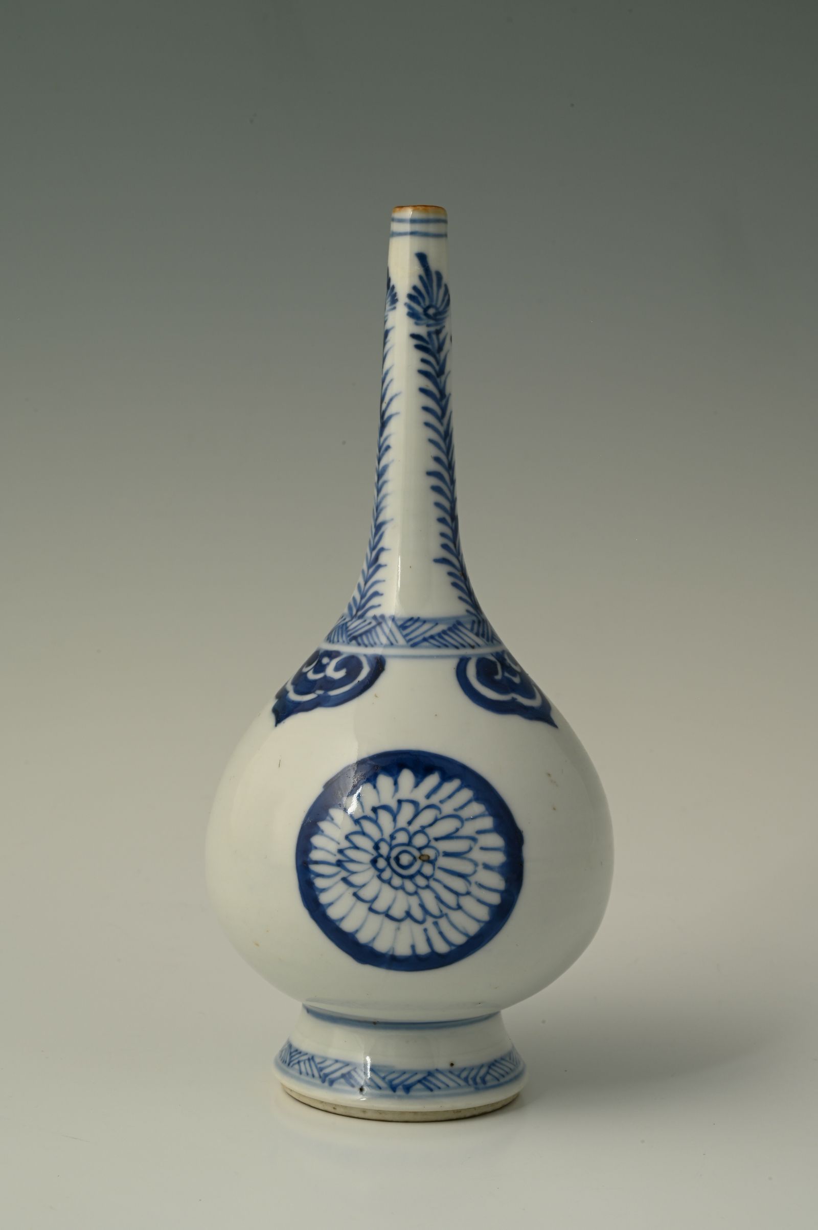 A Chinese porcelain rosewater sprinkler