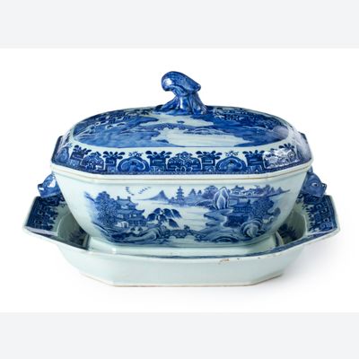 A Qainlong Tureen