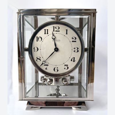 Een nikkelen Atmos klok, Reutter, no 8858 Frankrijk ca.1930.