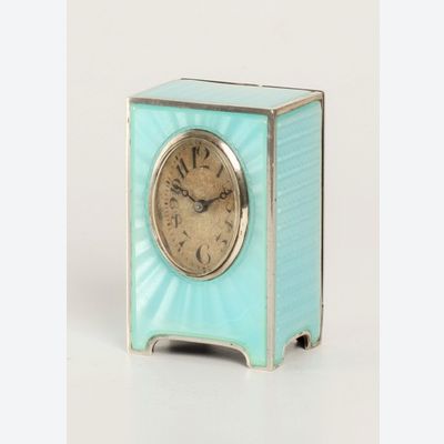 Een miniatuur Zwitsers zilveren lichtblauw transparant guilloche email klokje, circa 1900