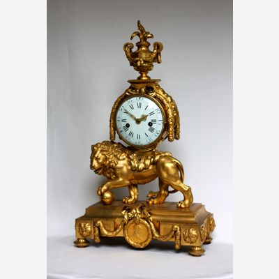 Löwe – Louis XVI – Pendeluhr – mit Medaillon von Ludwig XVI.