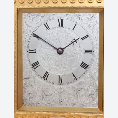 Een Engels gegraveerd 'Cole type' verguld tafelklokje, Manoah Rhodes, circa 1860