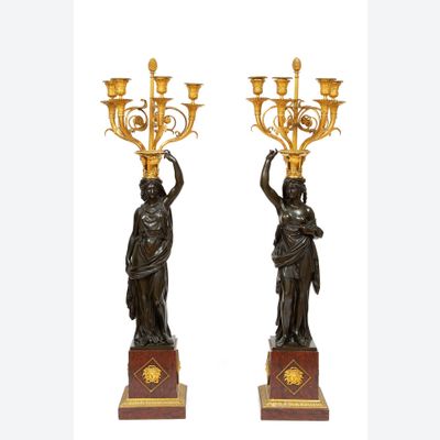 Een groot paar Franse Louis XVI bronzen kandelaars, François Remond, circa 1800