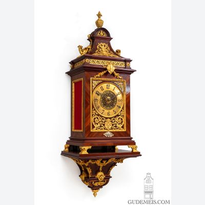 Een zeldzame Franse rozenhouten console klok met bronzen monturen, Planchon, circa 1890