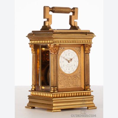 Een fraai klein Frans verguld messing reisklokje, Lepine, circa 1900.