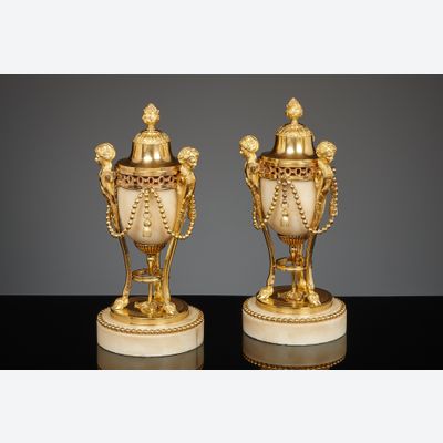 Paar Franse Louis XVI cassolettes