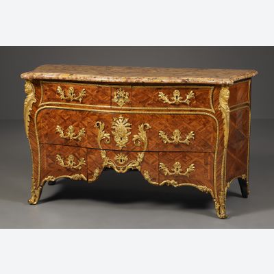 French Régence Commode à Pont, Etienne Doirat