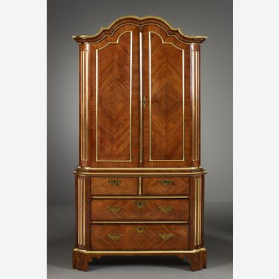 Een Belangrijk Hollands Schrijfmeubel, ca. 1740