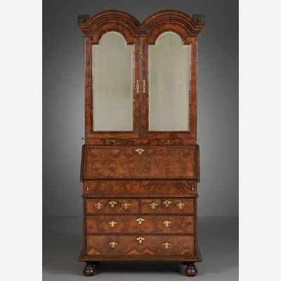 Engels Topbureau met Dubbelgebogen Kaplijst