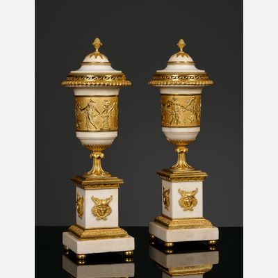 Paar Franse Directoire sierurnen