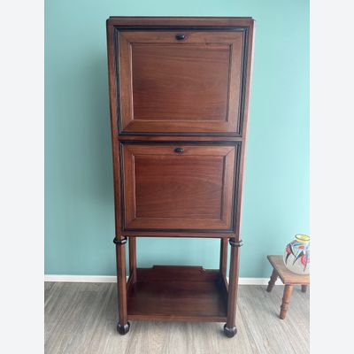 Karel Petrus Cornelis de Bazel, Den Helder 1869-1923 Amsterdam, walnut secretaire à abattant.