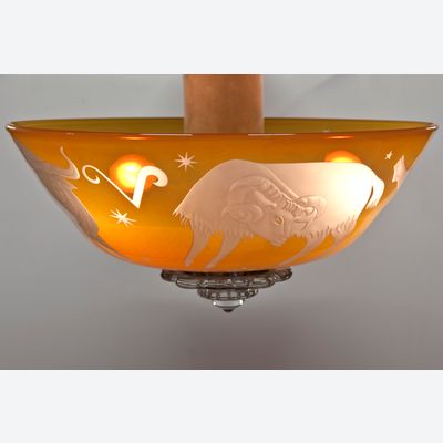 Sybren Valkema für die Glasfabrik Leerdam, Glasdeckenlampe mit einem Teil des Tierkreises, 1947
