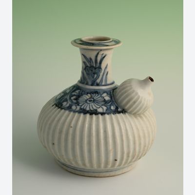 A  Chinese porcelain Kendi