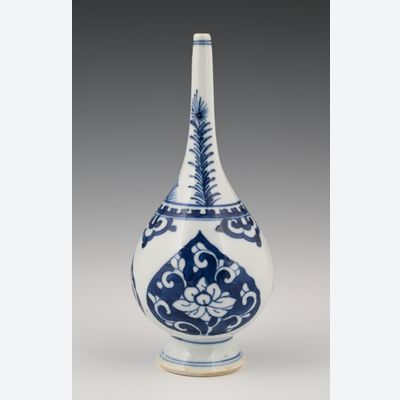 Een Chinese porseleinen sprenkelaar