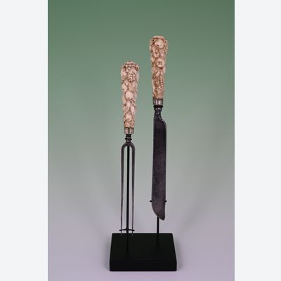 A ivory travel cutlery