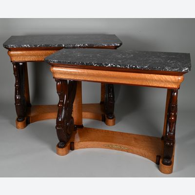 Een paar Charles X wandconsoles.