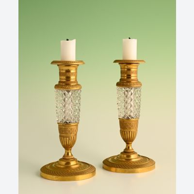 Een stel Empire kandelaars